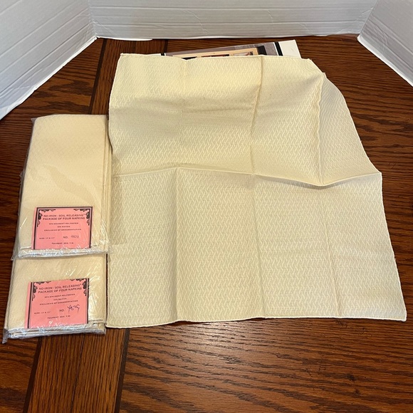 NWT Cream Colored Cloth Napkins set of 8 - Picture 10 of 10
